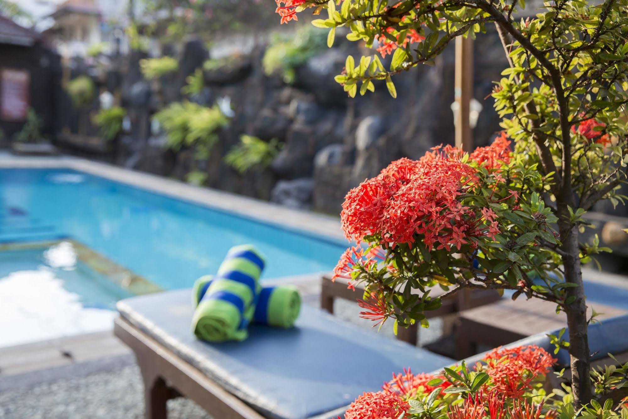 Surya Tropical Kuta Hotel Kuta  Exterior photo
